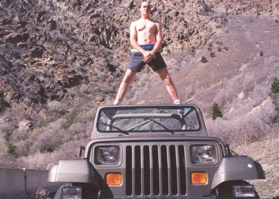 BaldShirtlessHawkeOnLeifsJeep